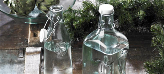 vattenkaraff &aring;tervunnet glas