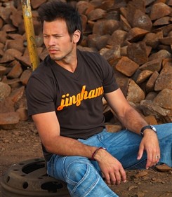 t-shirt neo v-ringad med tryck