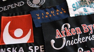 broderade logotyper